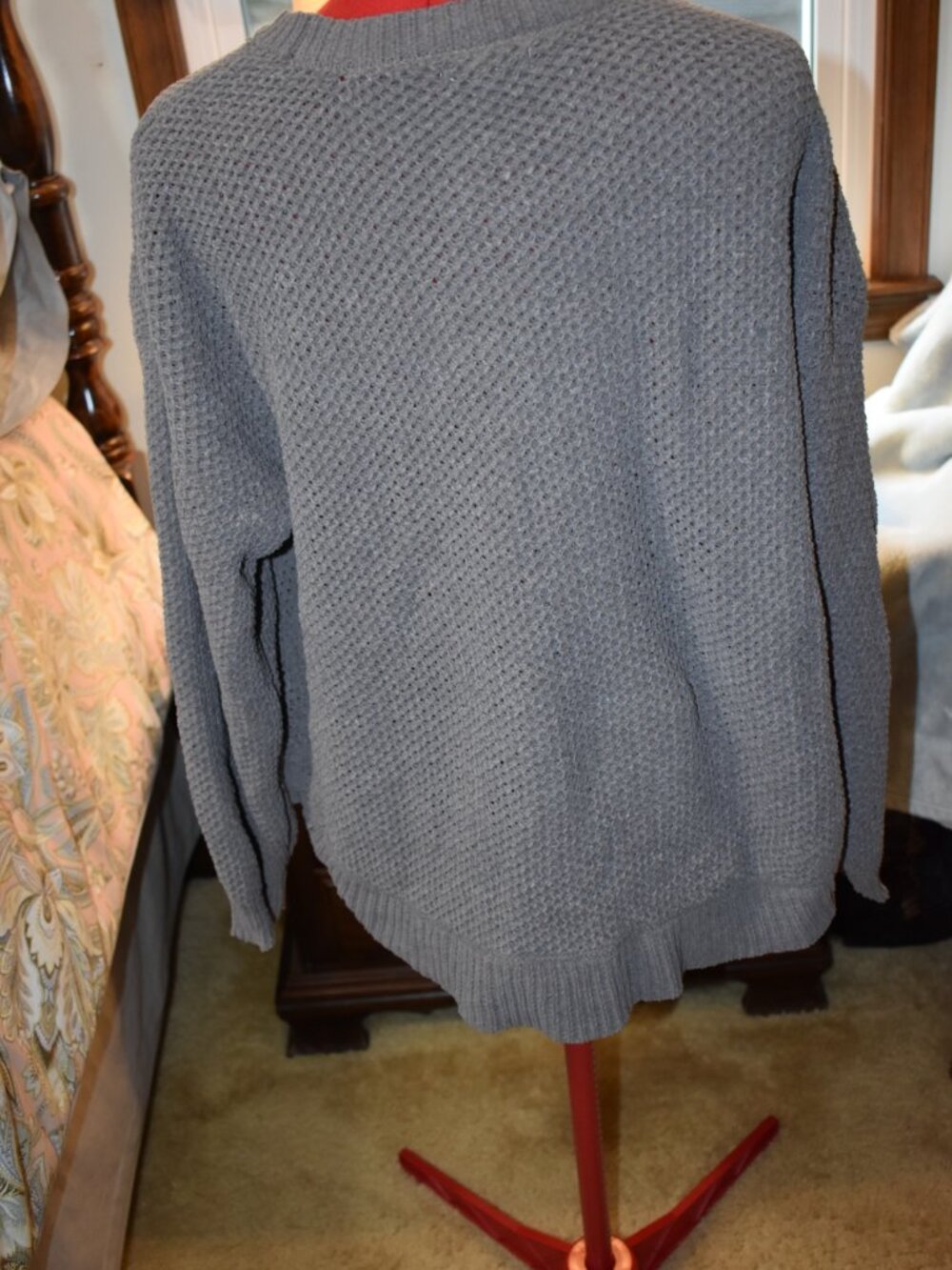 sweater - Picture 4 of 5